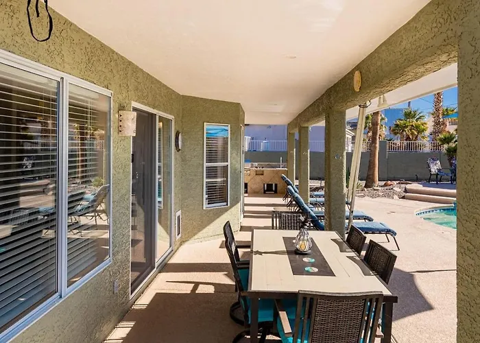 Fabulous Havasu Family Private Pool Hot Tub Holiday home *