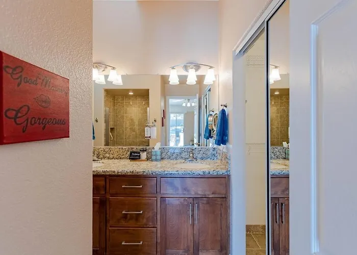 Fabulous Havasu Family Private Pool Hot Tub Holiday home *