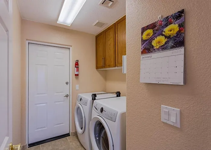 Fabulous Havasu Family Private Pool Hot Tub Holiday home Lake Havasu City