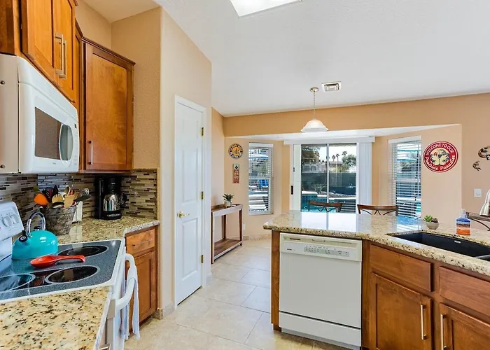 Fabulous Havasu Family Private Pool Hot Tub Holiday home