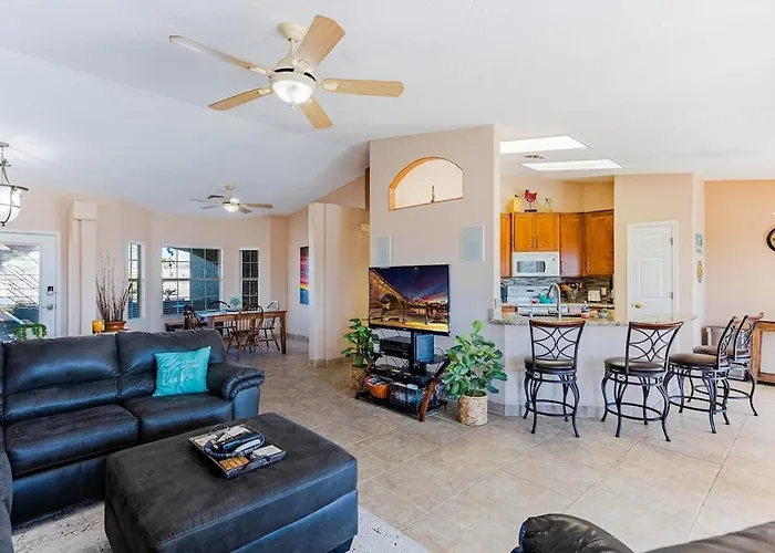 Fabulous Havasu Family Private Pool Hot Tub Holiday home *
